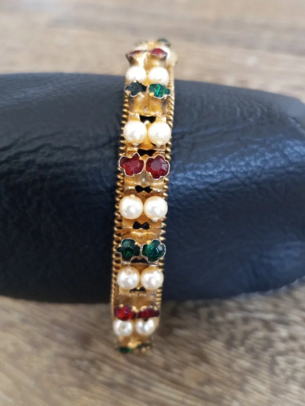 Vintag Ornate Florenza ? Goldtone Hinged Bangle Bracelet Faux Pearl Emerald Ruby